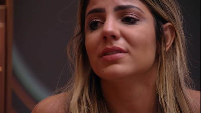 Hariany chora após discussão com Diego (Foto: Reprodução/Globo) Hariany chora após discussão com Diego (Foto: Reprodução/Globo)