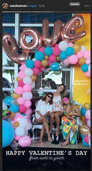 Bia Bonemer ao lado de suas amigas (Foto: Reprodução/ Instagram) Bia Bonemer ao lado de suas amigas (Foto: Reprodução/ Instagram)