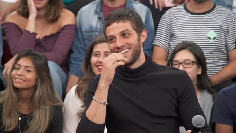 Chay Suede no programa Altas Horas, que vai ao ar na Globo (Foto: Divulgação/Globo) Chay Suede no programa Altas Horas, que vai ao ar na Globo (Foto: Divulgação/Globo)