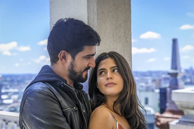 Jamil (Renato Góes) e Laila (Julia Dalavia) em Órfãos da Terra (Foto: Globo/Paulo Belote) Jamil (Renato Góes) e Laila (Julia Dalavia) em Órfãos da Terra (Foto: Globo/Paulo Belote)
