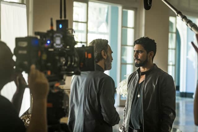 Aziz (Herson Capri) e Jamil Renato Góes em Órfãos da Terra (Foto: Globo/Paulo Belote) Aziz (Herson Capri) e Jamil Renato Góes em Órfãos da Terra (Foto: Globo/Paulo Belote)