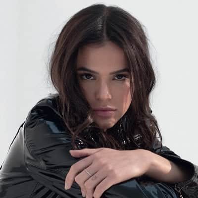 Bruna Marquezine dá resposta atravessa a fã no Twitter (Foto: Twitter) Bruna Marquezine dá resposta atravessa a fã no Twitter (Foto: Twitter)
