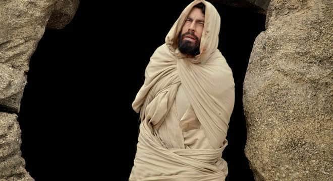 Lázaro ressuscita na novela Jesus (Foto: Reprodução) Lázaro ressuscita na novela Jesus (Foto: Reprodução)