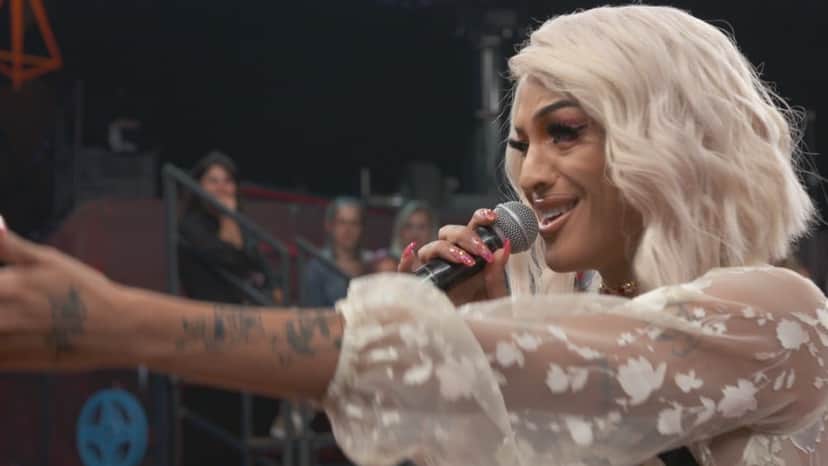 Pabllo Vittar acabou se emocionando no palco do Altas Horas (Foto: Reprodução/TV Globo) Pabllo Vittar acabou se emocionando no palco do Altas Horas (Foto: Reprodução/TV Globo)