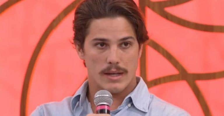 Romulo Arantes Neto teve sexo tórrido com transex em série (Foto: Reprodução/ TV) Romulo Arantes Neto teve sexo tórrido com transex em série (Foto: Reprodução/ TV)
