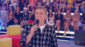 O apresentador Luciano Huck no Caldeirão (Foto: Reprodução/Globo) O apresentador Luciano Huck no Caldeirão (Foto: Reprodução/Globo)