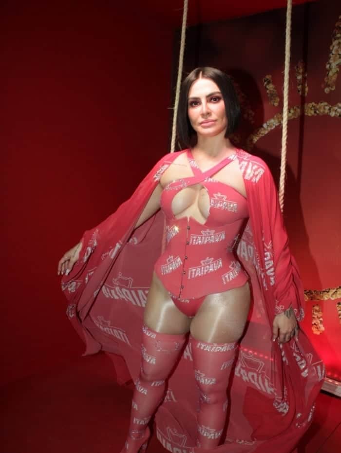 Cleo Pires no camarote da itaipava Cleo Pires no camarote da itaipava