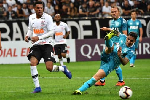 Racing x Corinthians foi o primeiro grande destaque da DAZN no Brasil (Foto: Reprodução) Racing x Corinthians foi o primeiro grande destaque da DAZN no Brasil (Foto: Reprodução)