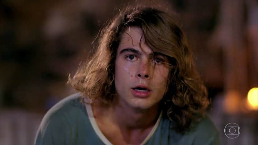 João (Rafael Vitti) em cena de Verão 90 (Foto: Reprodução/Globo) João (Rafael Vitti) em cena de Verão 90 (Foto: Reprodução/Globo)