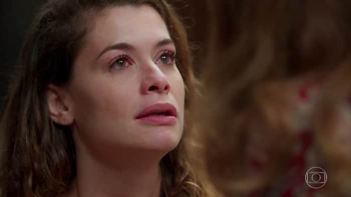 Isabel (Alinne Moraes) em cena de Espelho da Vida (Foto: Reprodução/Globo)