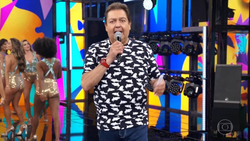 Faustão com sua roupa de tubarão no seu programa na Globo (Foto: Reprodução/Globo) Faustão com sua roupa de tubarão no seu programa na Globo (Foto: Reprodução/Globo)