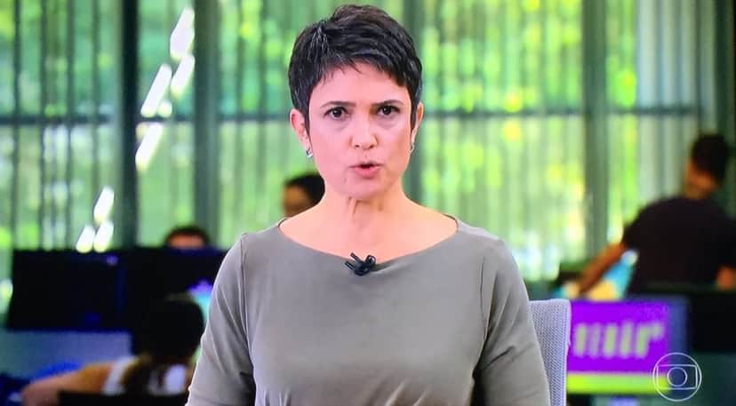 Sandra Annenberg. Jornalista chamou atenção ao assumir cabelo branco e foi comparada com William Bonner Sandra Annenberg. Jornalista chamou atenção ao assumir cabelo branco e foi comparada com William Bonner