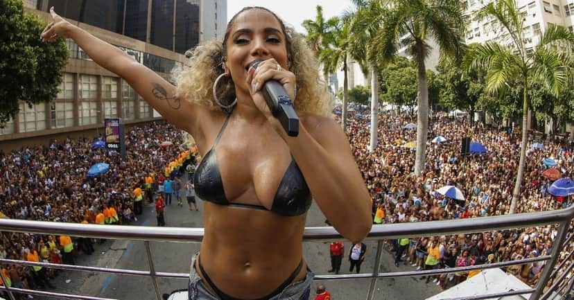 Anitta em seu "Bloco das Poderosas" no Carnaval de Salvador (Foto: Reprodução) Anitta em seu "Bloco das Poderosas" no Carnaval de Salvador (Foto: Reprodução)