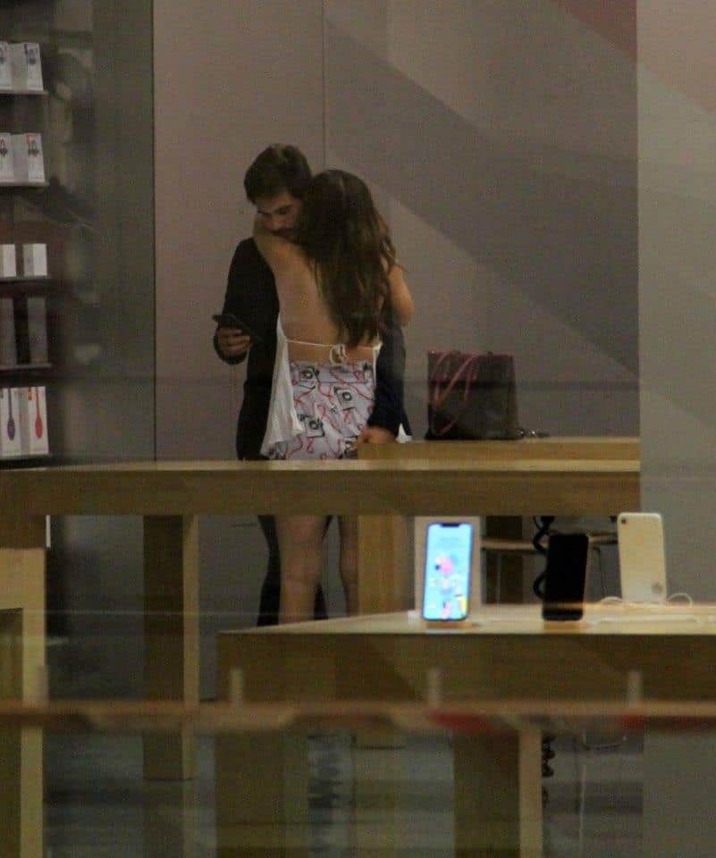 Nicolas Prattes e Juliana Paiva no shopping Village Mall Barra da Tijuca. (Foto: AgNews J.Humberto/AgNews- Fotografo) Nicolas Prattes e Juliana Paiva no shopping Village Mall Barra da Tijuca. (Foto: AgNews J.Humberto/AgNews- Fotografo)