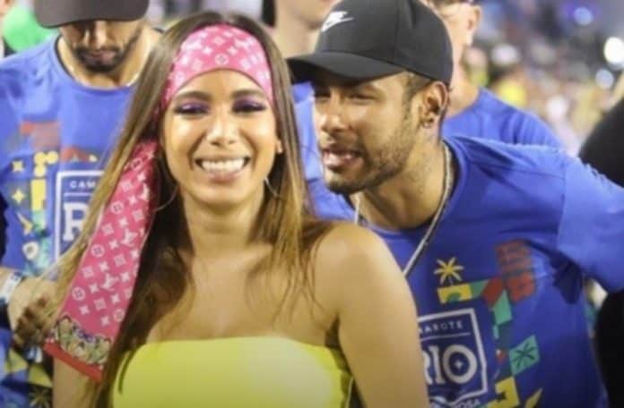 Anitta e Neymar são flagrados aos beijos no Carnaval do Rio de Janeiro e clima esquenta (Foto: Reprodução) Anitta e Neymar são flagrados aos beijos no Carnaval do Rio de Janeiro e clima esquenta (Foto: Reprodução)