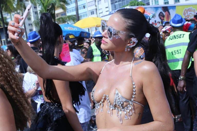 Bruna Marquezine no Carnaval do ano passado (Foto: Divulgação) Bruna Marquezine no Carnaval do ano passado (Foto: Divulgação)