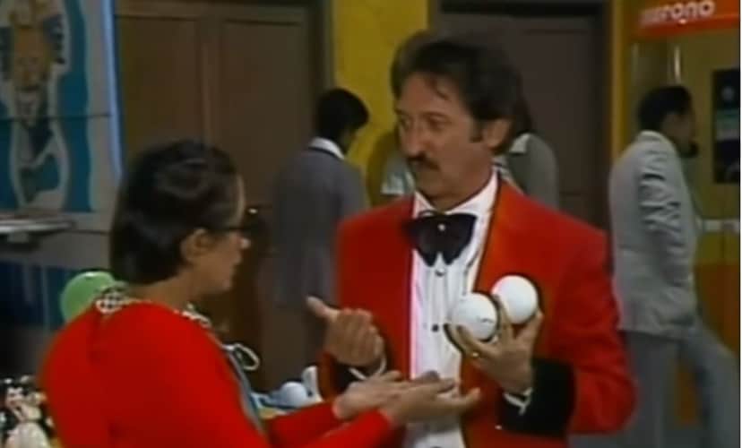 Abraham Stavans em cena de "Chaves" — (Foto: Reprodução/Youtube) Abraham Stavans em cena de "Chaves" — (Foto: Reprodução/Youtube)
