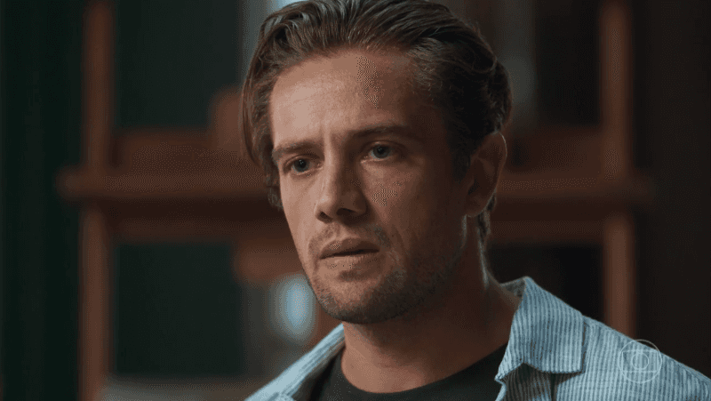 Rafael Cardoso deu vida a dois personagens na novela Espelho da Vida (Foto: Reprodução/Globo) Rafael Cardoso deu vida a dois personagens na novela Espelho da Vida (Foto: Reprodução/Globo)