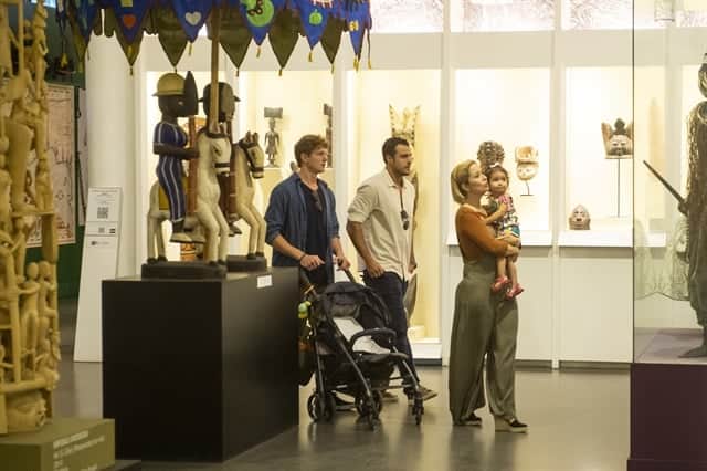 Lígia (Paloma Duarte) e família visitam o museu Afro Brasil (Foto: Globo/João Cotta) Lígia (Paloma Duarte) e família visitam o museu Afro Brasil (Foto: Globo/João Cotta)