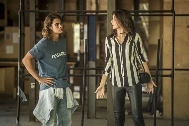 João (Rafael Vitti) e Vanessa (Camila Queiroz) em cena de Verão 90 (Foto: Globo/João Cotta) João (Rafael Vitti) e Vanessa (Camila Queiroz) em cena de Verão 90 (Foto: Globo/João Cotta)