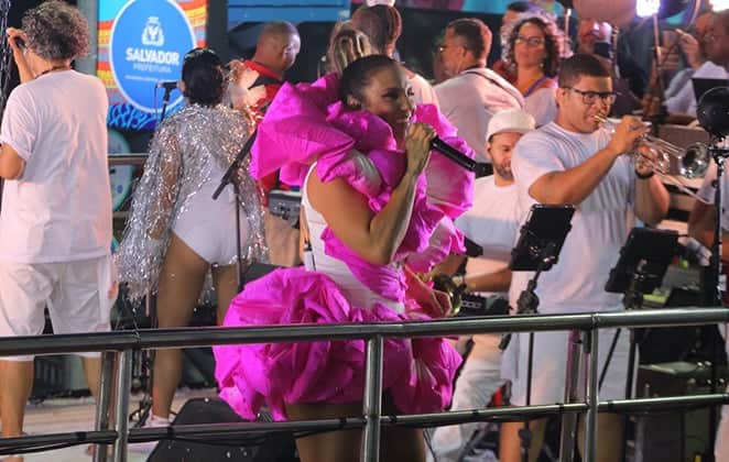 Ivete Sangalo teve uma atitude comovente em relação a uma vendedora ambulante (Foto: Reprodução) Ivete Sangalo teve uma atitude comovente em relação a uma vendedora ambulante (Foto: Reprodução)