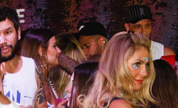 Rafaela Porto e Neymar aos beijos (Foto: Divulgação) Rafaela Porto e Neymar aos beijos (Foto: Divulgação)