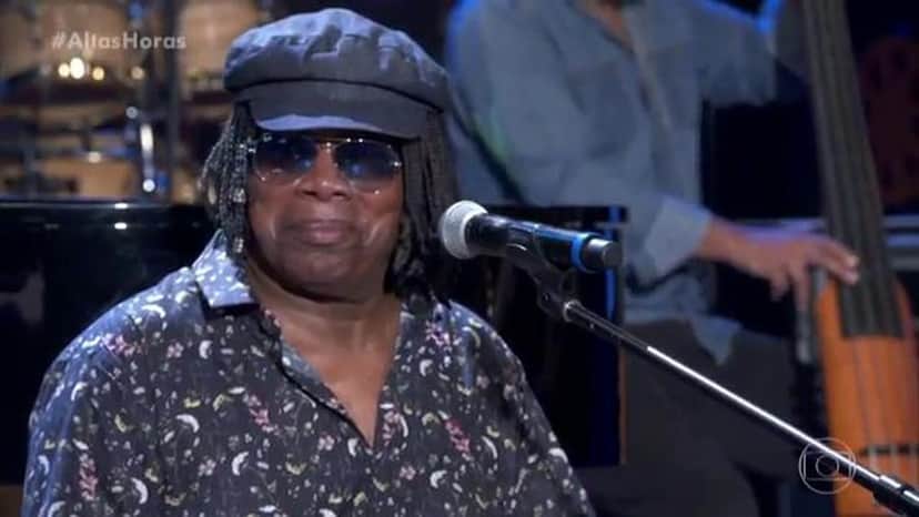 Milton Nascimento foi homenageado no palco do Altas Horas (Foto: TV Globo) Milton Nascimento foi homenageado no palco do Altas Horas (Foto: TV Globo)