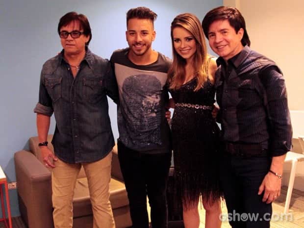 Sandy e Junior ao lado de Chitãozinho e Xororó (Foto: Reprodução) Sandy e Junior ao lado de Chitãozinho e Xororó (Foto: Reprodução)