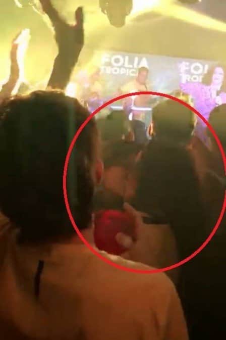 Ana Carolina e Chiara se beijando (Foto: Reprodução / Internet) Ana Carolina e Chiara se beijando (Foto: Reprodução / Internet)