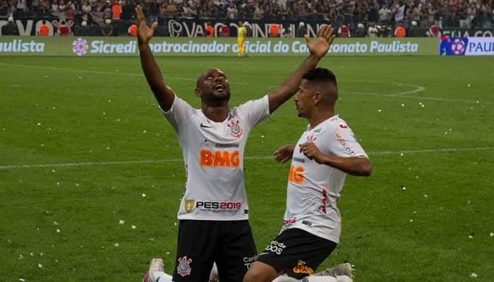 Vagner Love durante jogo do Corinthians; Globo mudou programação por causa de partida do time paulista (Foto: Daniel Augusto Jr/Ag. Corinthians) Vagner Love durante jogo do Corinthians; Globo mudou programação por causa de partida do time paulista (Foto: Daniel Augusto Jr/Ag. Corinthians)
