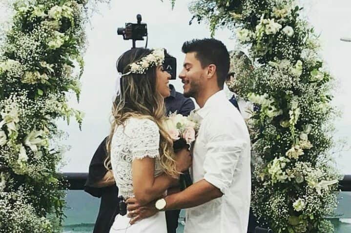 Mayra Cardi e Arthur Aguiar no casamento surpresa Mayra Cardi e Arthur Aguiar no casamento surpresa