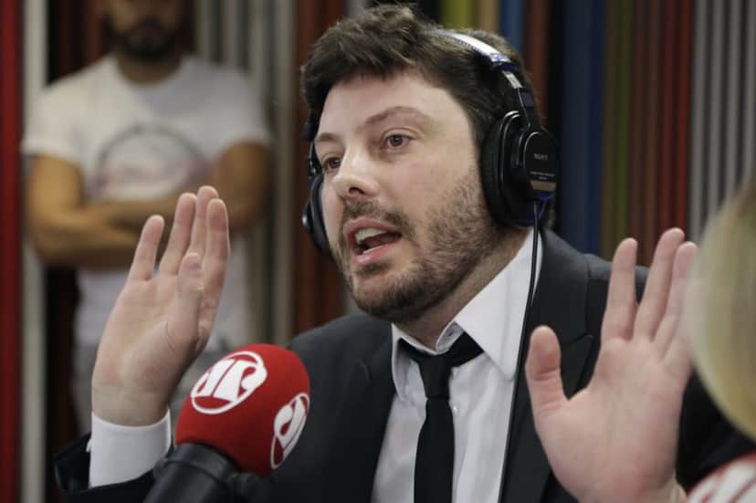 O apresentador Danilo Gentili durante entrevista no Pânico (Foto: Reprodução) O apresentador Danilo Gentili durante entrevista no Pânico (Foto: Reprodução)