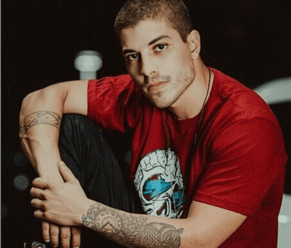 Douglas Sampaio (Foto: Reprodução/Instagram) Douglas Sampaio (Foto: Reprodução/Instagram)