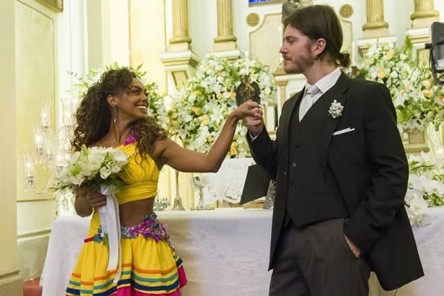 Dandara (Dandara Mariana) e Quinzinho (Caio Paduan) em cena de Verão 90 (Foto: Globo/Cesar Alves) Dandara (Dandara Mariana) e Quinzinho (Caio Paduan) em cena de Verão 90 (Foto: Globo/Cesar Alves)