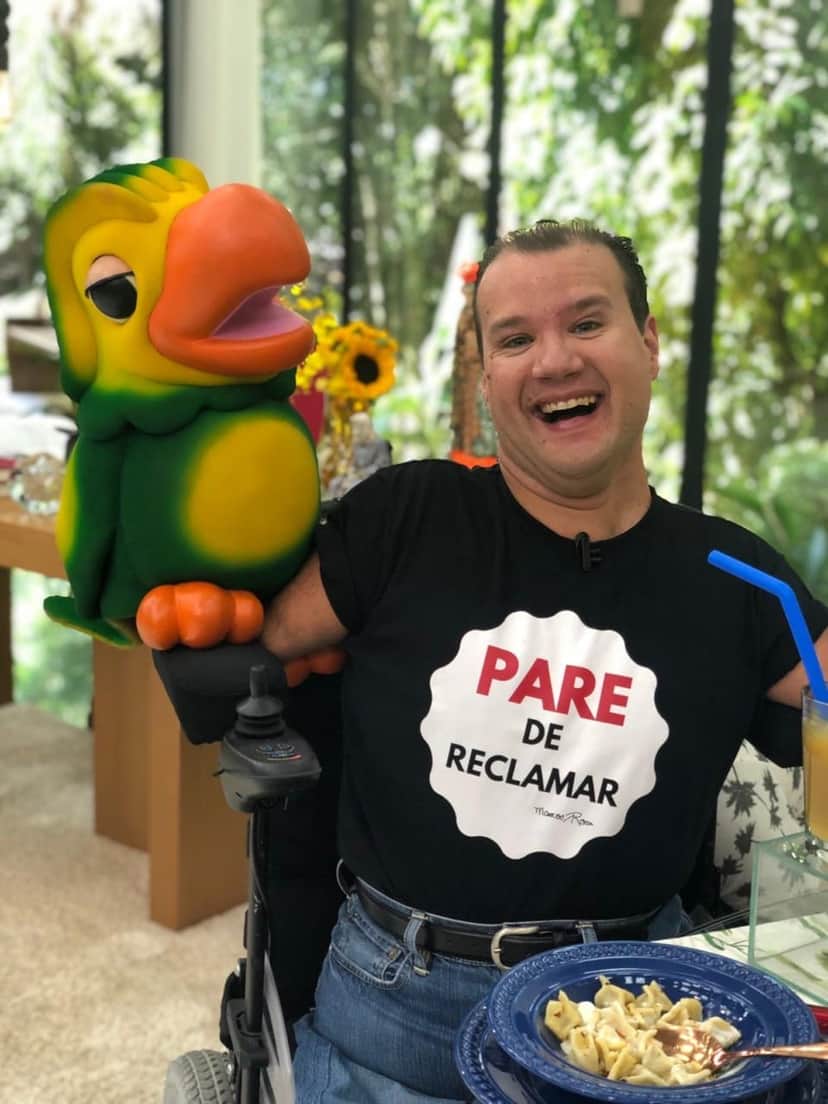O convidado brincou com o fantoche (Foto: Reprodução) O convidado brincou com o fantoche (Foto: Reprodução)