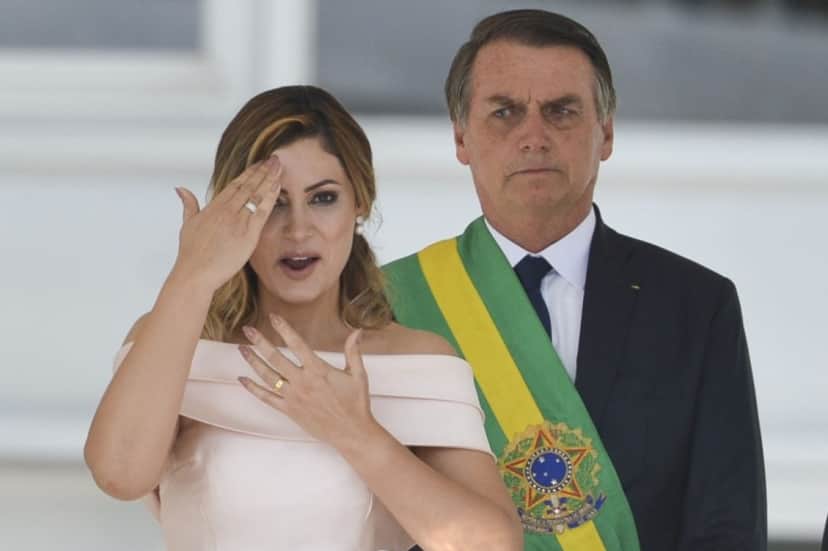 Michelle Bolsonaro ao lado do presidente Bolsonaro durante posse (Foto: Reprodução) Michelle Bolsonaro ao lado do presidente Bolsonaro durante posse (Foto: Reprodução)