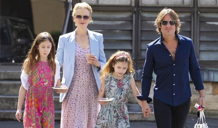 Nicole ao lado do marido, Keith Urban, e das filhas. (Foto: Divulgação) Nicole ao lado do marido, Keith Urban, e das filhas. (Foto: Divulgação)