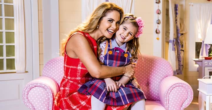 Lucero ao lado de Lorena Queiroz, protagonista de Carinha de Anjo. (Foto: Divulgação) Lucero ao lado de Lorena Queiroz, protagonista de Carinha de Anjo. (Foto: Divulgação)