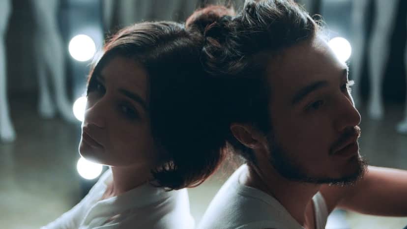 Musa de clipes de Tiago Iorc fala sobre relacionamento com cantor e como foi gravar cenas quentes com ele Foto: Reprodução Musa de clipes de Tiago Iorc fala sobre relacionamento com cantor e como foi gravar cenas quentes com ele Foto: Reprodução