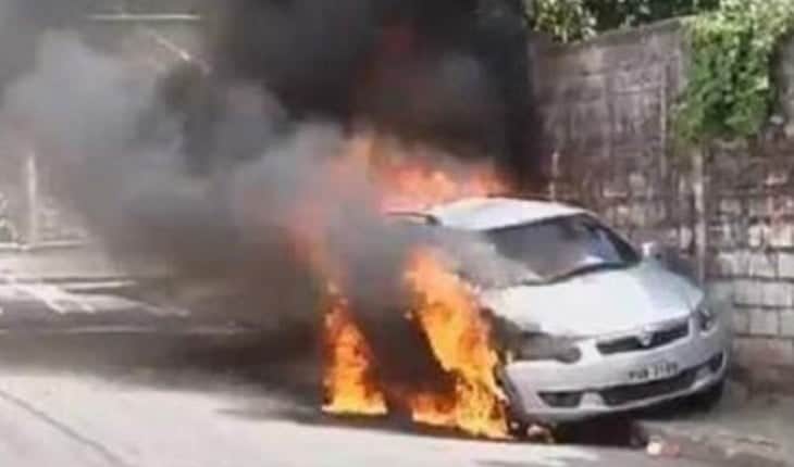 Record TV é alvo de atentado, corpo de bombeiros é acionado e o pior acontece Foto: R7/Folha Vitória Record TV é alvo de atentado, corpo de bombeiros é acionado e o pior acontece Foto: R7/Folha Vitória