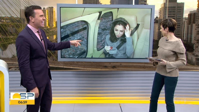 Rodrigo Bocardi expõe repórter Cinthia Toledo ao vivo no Bom Dia São Paulo (Foto: Reprodução/Globo) Rodrigo Bocardi expõe repórter Cinthia Toledo ao vivo no Bom Dia São Paulo (Foto: Reprodução/Globo)