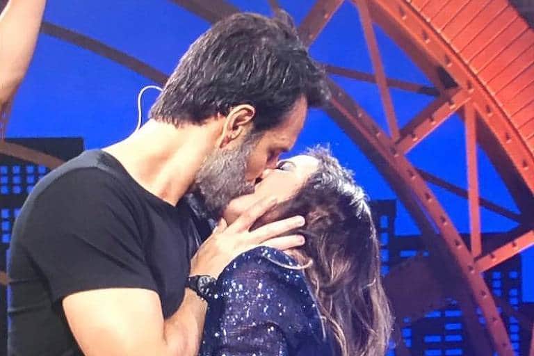 Rodrigo Santoro e Tatá Werneck deram beijão no Lady Night (Foto: Reprodução) Rodrigo Santoro e Tatá Werneck deram beijão no Lady Night (Foto: Reprodução)