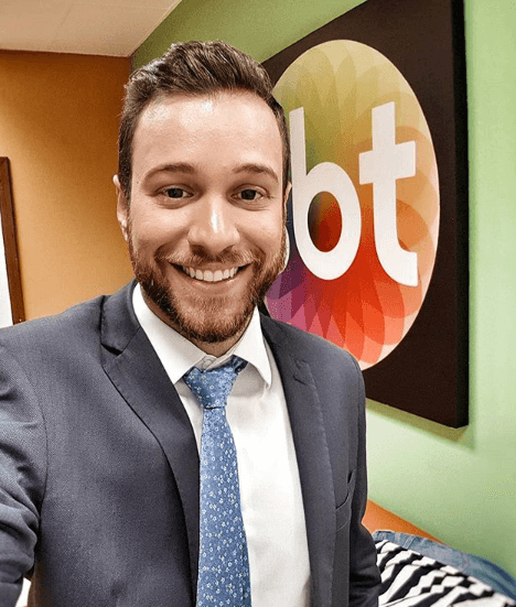 Cassius Zeilmann é apresentador do SBT e comanda o telejornal na madrugada SBT Notícias. (Foto: Reprodução) Cassius Zeilmann é apresentador do SBT e comanda o telejornal na madrugada SBT Notícias. (Foto: Reprodução)