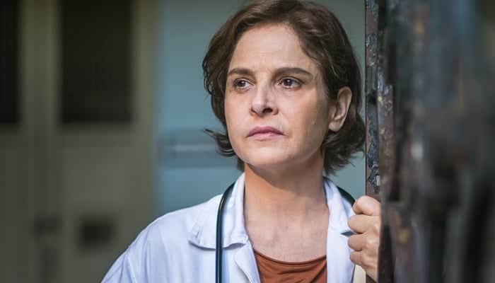 Drica Moraes (Vera) em Sob Pressão (Foto: Globo/Raquel Cunha) Drica Moraes (Vera) em Sob Pressão (Foto: Globo/Raquel Cunha)