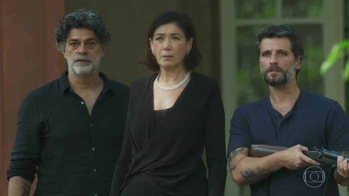 Eduardo Moscovis (Murilo), Lília Cabral (Valentina) e Bruno Gagliasso (Gabriel) no último capítulo de O Sétimo Guardião (Foto: Reprodução/Globo) Eduardo Moscovis (Murilo), Lília Cabral (Valentina) e Bruno Gagliasso (Gabriel) no último capítulo de O Sétimo Guardião (Foto: Reprodução/Globo)