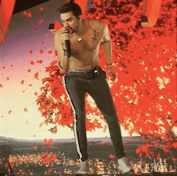 Luan Santana tem atitude radical durante gravação de DVD, tira a roupa e explica: "pensei em desistir" Foto: Reprodução