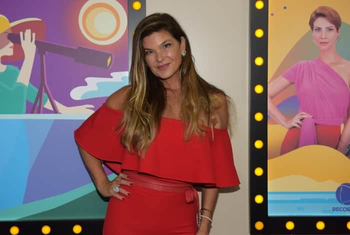 Cristiana Oliveira está em "Topíssima" (Foto: Blad Meneghel/Record TV) Cristiana Oliveira está em "Topíssima" (Foto: Blad Meneghel/Record TV)