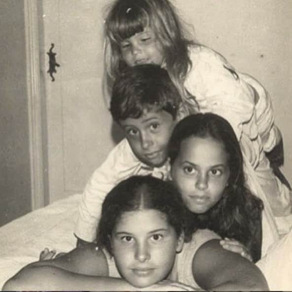 Atriz da record que atuará em Topíssma, Cristiana Oliveira, fala sobre a morte de seus três irmãos Atriz da record que atuará em Topíssma, Cristiana Oliveira, fala sobre a morte de seus três irmãos