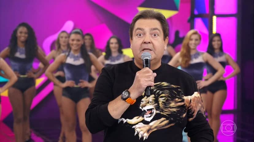 O apresentador Faustão com uma camisa de leão (Foto: Reprodução) O apresentador Faustão com uma camisa de leão (Foto: Reprodução)