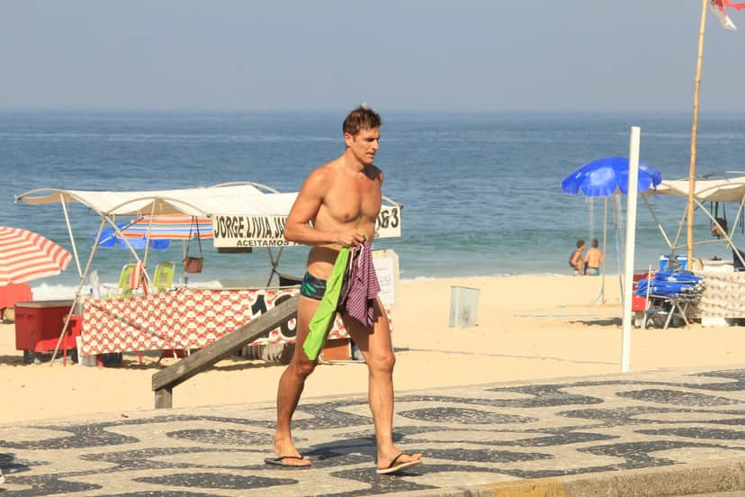 Reynaldo Gianecchini é flagrado com roupas íntimas, tenta esconder volume e é surpreendido Fotos: JC Pereira / AgNews Dona do Pedaço Globo Reynaldo Gianecchini é flagrado com roupas íntimas, tenta esconder volume e é surpreendido Fotos: JC Pereira / AgNews Dona do Pedaço Globo